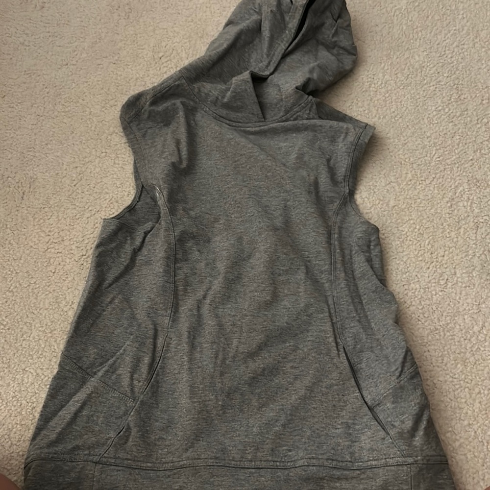 Lululemon sleeveless top